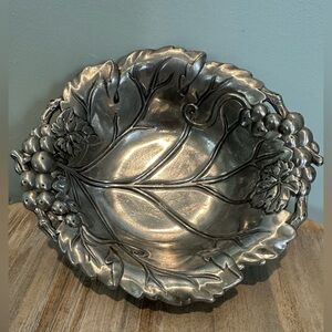 Arthur Court 1999 Grape & Vine leaf aluminum serving candy/nut dish